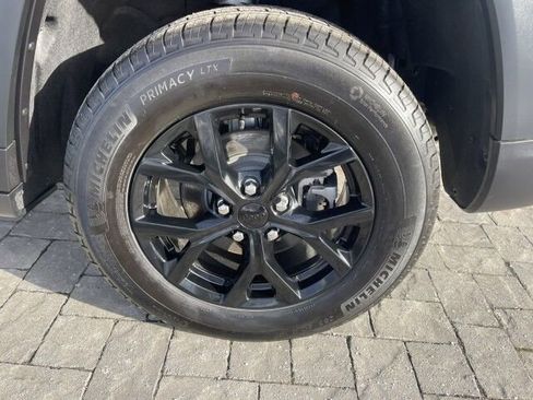 Used 2024 Jeep Grand Cherokee Altitude image 34