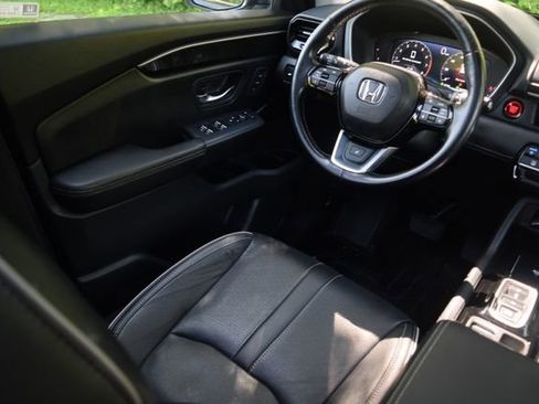 Used 2023 Honda Pilot Elite image 2