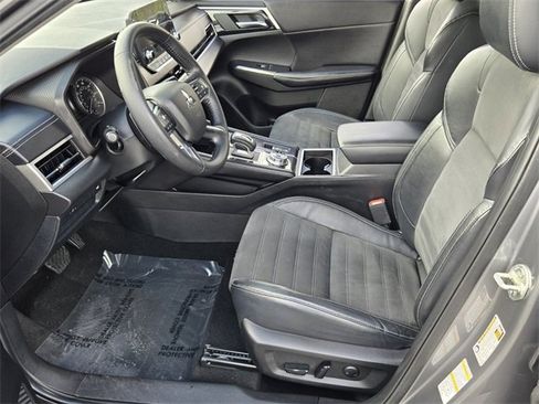 Used 2022 Mitsubishi Outlander SE image 10