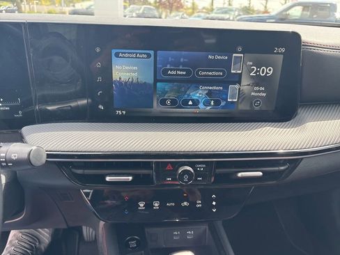Used 2025 Nissan Kicks SR FWD image 12