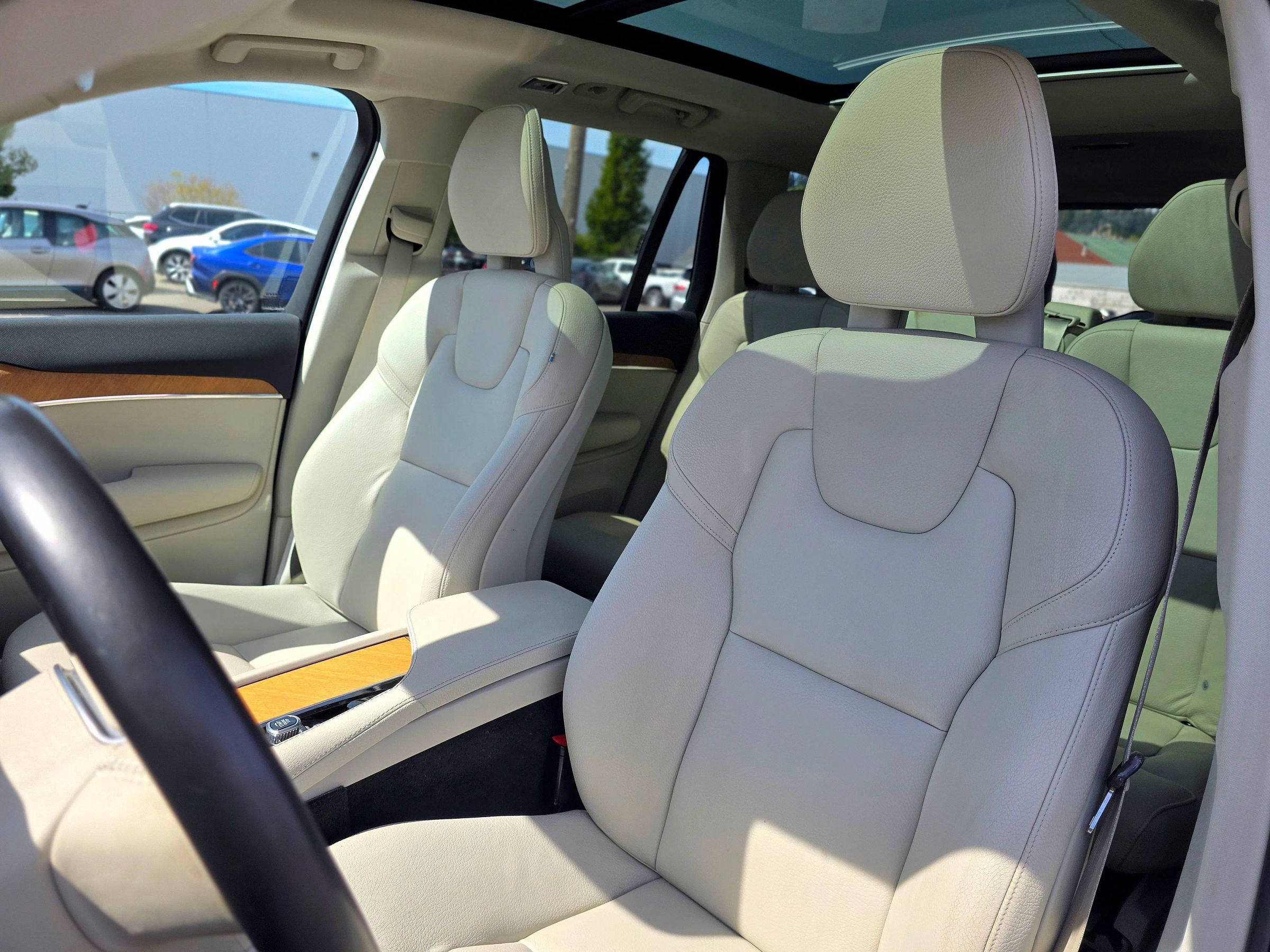 Used 2021 Volvo XC90 T6 Momentum AWD/4WD image 28