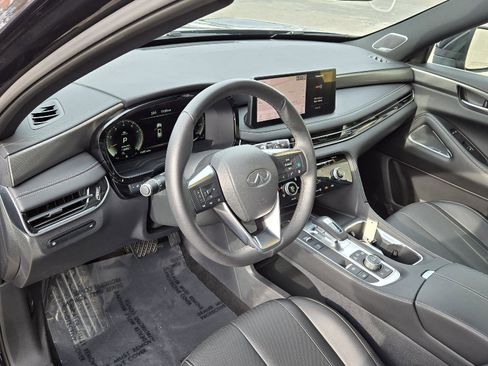 Certified 2025 INFINITI QX60 Luxe w/ Black Edition image 4