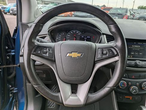 Used 2019 Chevrolet Trax LT w/ LT Convenience Package AWD/4WD image 9