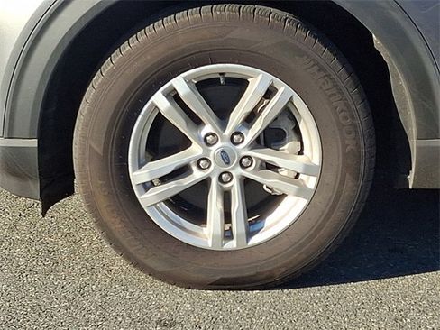 Used 2023 Ford Explorer XLT w/ Equipment Group 202A image 8