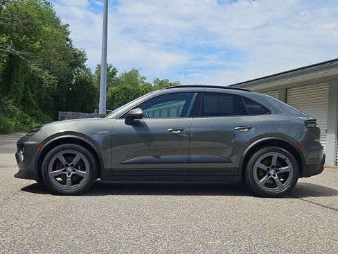 Certified 2025 Porsche Macan 4 Electric AWD/4WD image 2