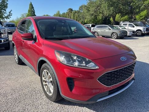 Used 2021 Ford Escape SE image 3