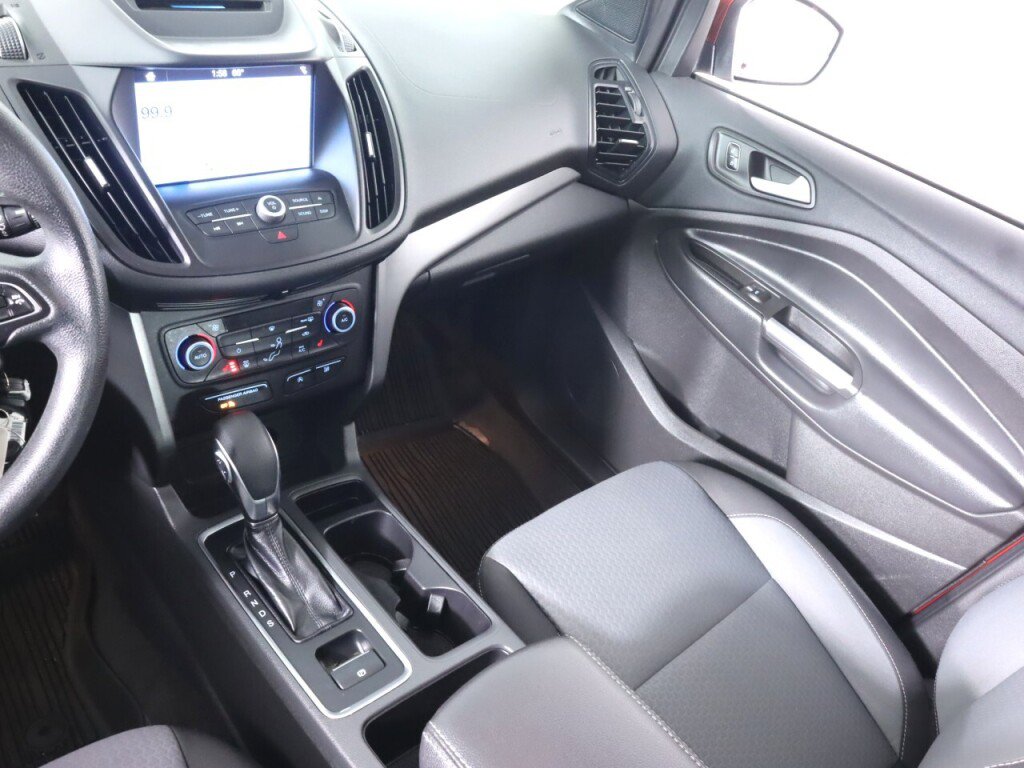 Used 2018 Ford Escape SE w/ SE Sync 3 Package AWD/4WD image 29