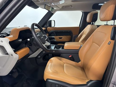 Used 2024 Land Rover Defender 90 S image 11