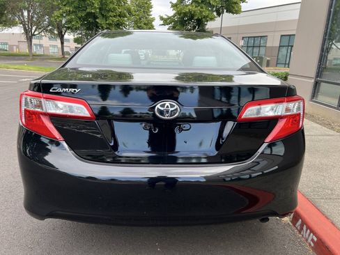 Used 2012 Toyota Camry LE FWD image 4