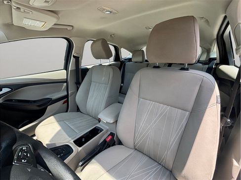 Used 2017 Ford Focus SE FWD image 14