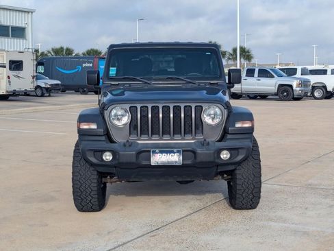 Used 2018 Jeep Wrangler Sport S image 2