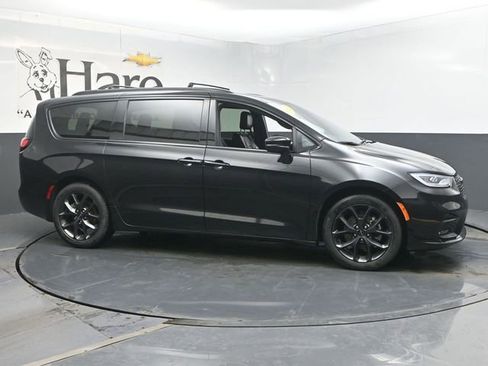 Used 2023 Chrysler Pacifica Touring-L w/ S Appearance Package FWD image 49