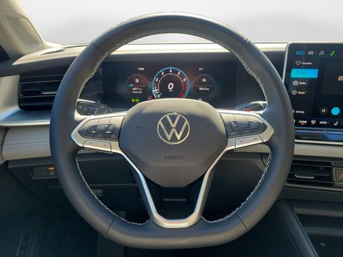 New 2026 Volkswagen Tiguan SE image 10