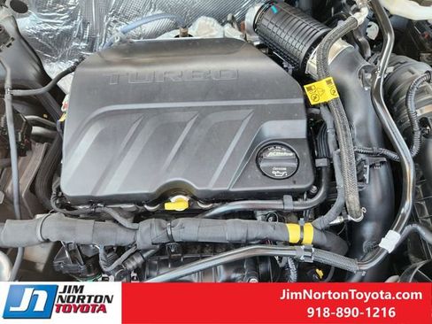 Used 2025 Chevrolet Trax LT w/ LT Convenience Package FWD image 31