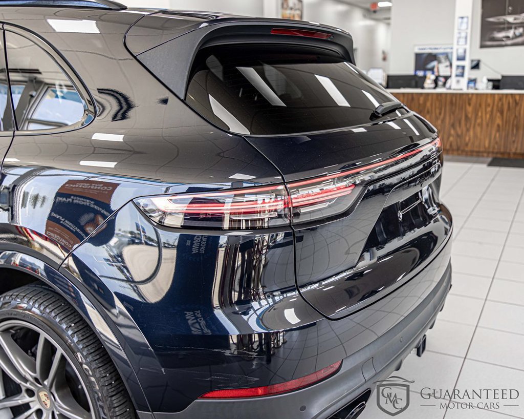 Used 2023 Porsche Cayenne w/ Premium Package AWD/4WD image 12