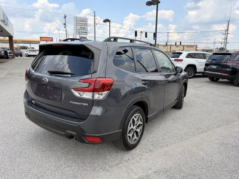 Used 2023 Subaru Forester Premium AWD/4WD image 5