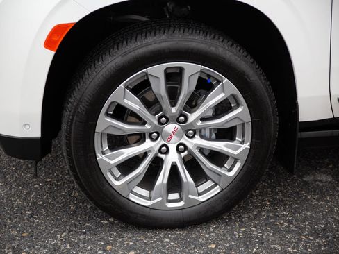 Certified 2024 GMC Yukon Denali w/ Denali Reserve Package image 9