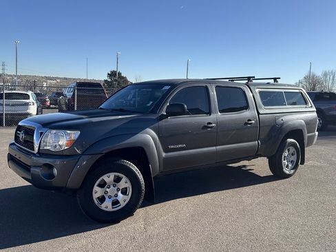 Used 2010 Toyota Tacoma Base image 3