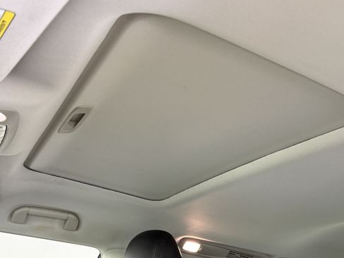 Used 2021 Nissan Armada SL w/ Captain's Chairs Package RWD image 19