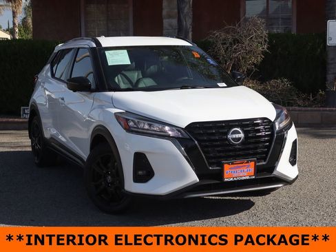 Used 2023 Nissan Kicks SR w/ SR Premium Package FWD image 2