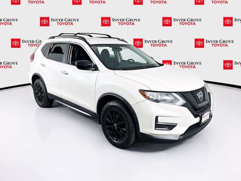 Used 2018 Nissan Rogue SV AWD/4WD image 2