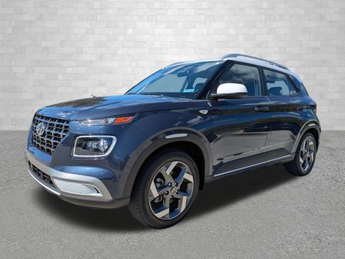 Used 2021 Hyundai Venue w/ Cargo Package image 5