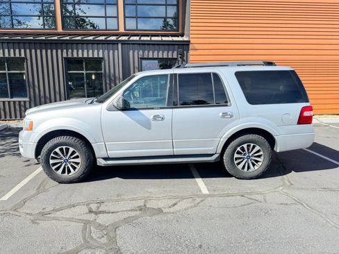 Used 2016 Ford Expedition XLT w/ Equipment Group 202A AWD/4WD image 2