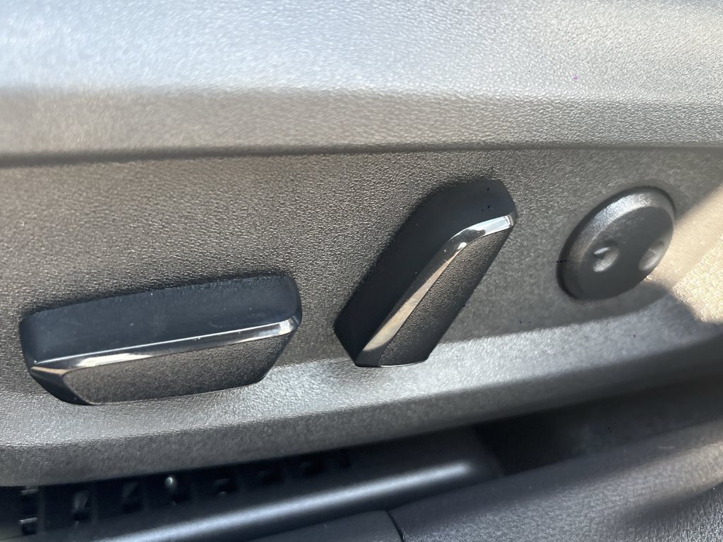 Used 2025 Nissan Rogue SL FWD image 21