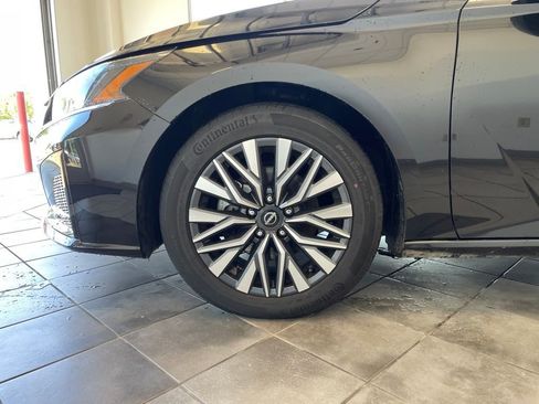 Used 2024 Nissan Altima 2.5 SV FWD image 15