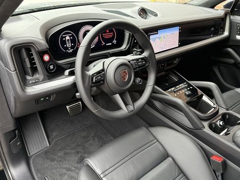 New 2024 Porsche Cayenne Turbo image 4