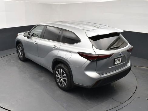 Used 2024 Toyota Highlander XLE image 16