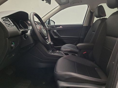 Used 2021 Volkswagen Tiguan SE FWD image 17