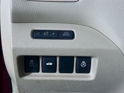 Used 2013 Nissan Altima 2.5 SL w/ 2.5 Moonroof Pkg FWD image 16