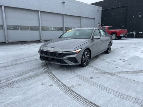 Used 2025 Hyundai Elantra SEL image 20