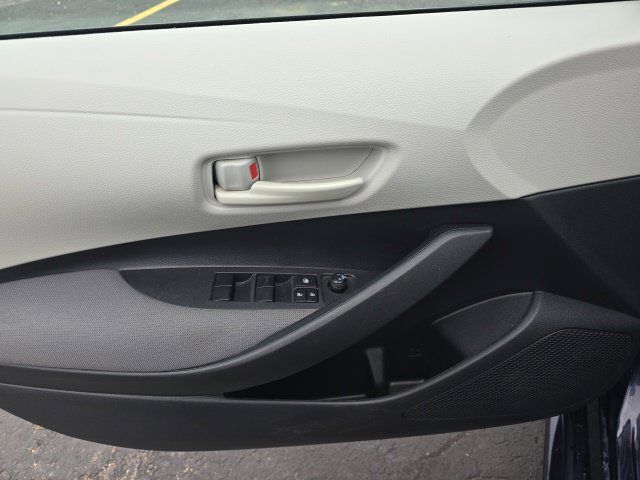 Used 2022 Toyota Corolla LE w/ Carpet Mat Package (TMS) FWD image 9