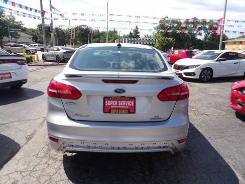 Used 2016 Ford Focus SE w/ SE Sport Package FWD image 4