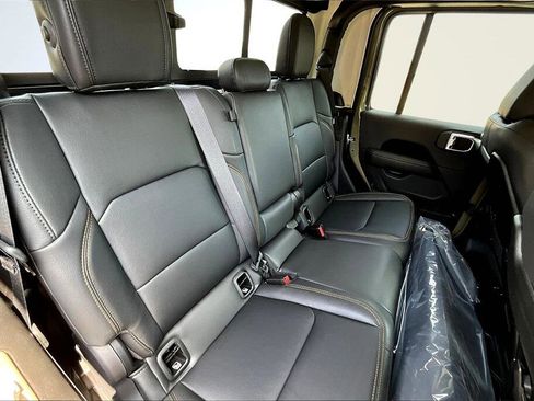 New 2025 Jeep Gladiator Sport image 9