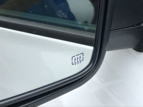 Used 2017 RAM 1500 Classic SLT w/ Luxury Group image 11