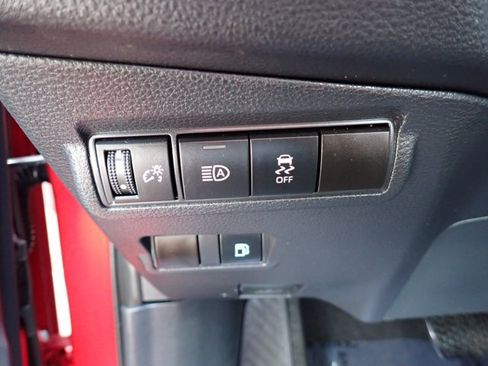 Used 2025 Toyota Corolla Cross AWD Hybrid w/ Moonroof Package image 14