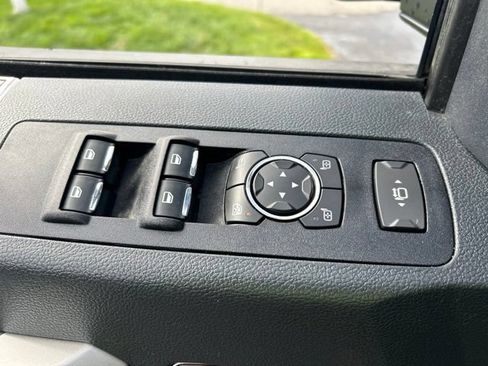 Used 2022 Ford F250 Lariat w/ Black Appearance Package AWD/4WD image 35