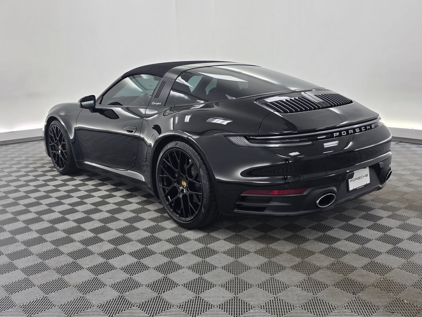 Used 2024 Porsche 911 Targa 4 AWD/4WD image 3