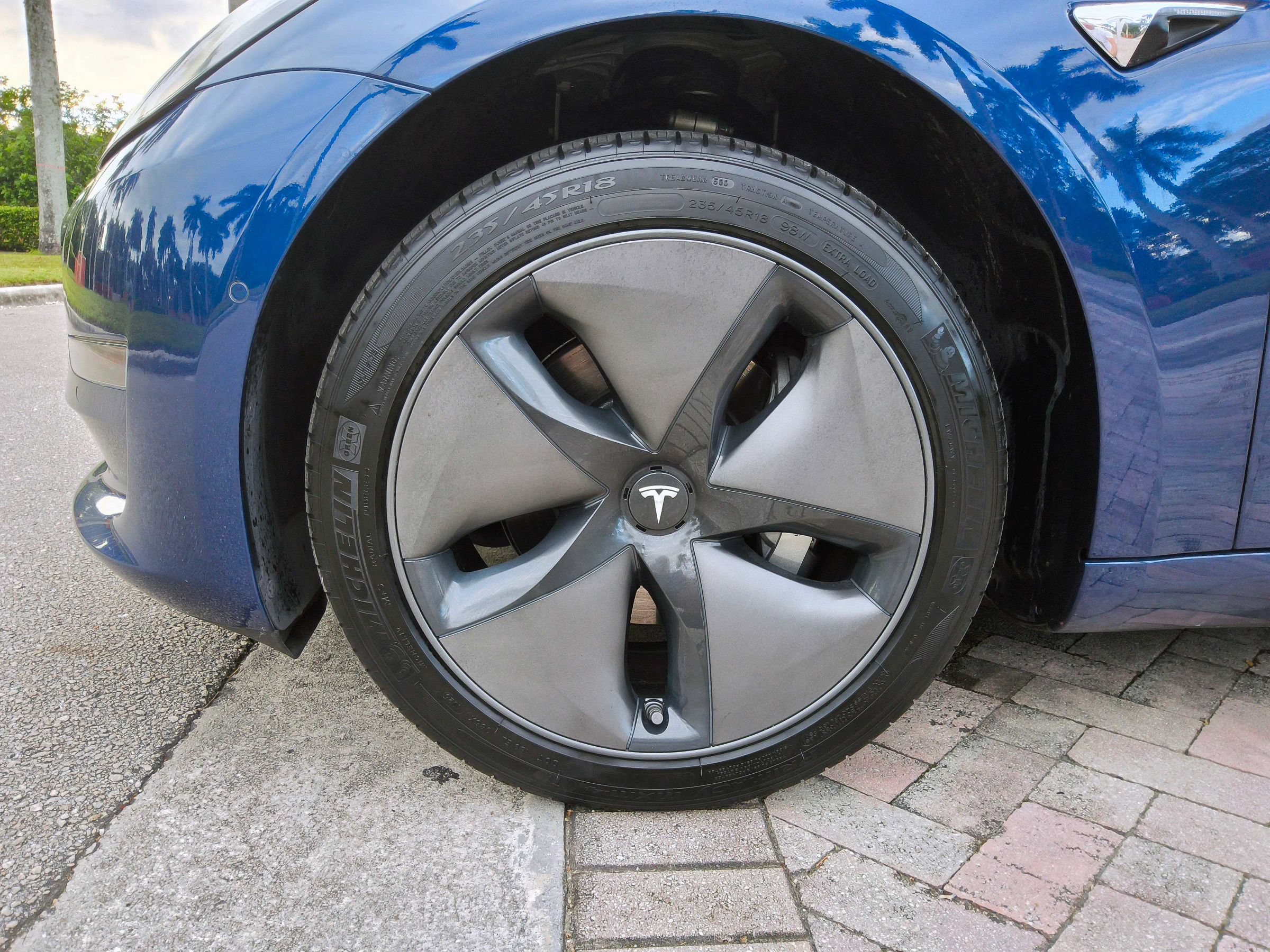 Used 2018 Tesla Model 3 Long Range RWD image 40