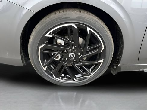 New 2026 Nissan Sentra SR w/ SR Premium Package FWD image 23