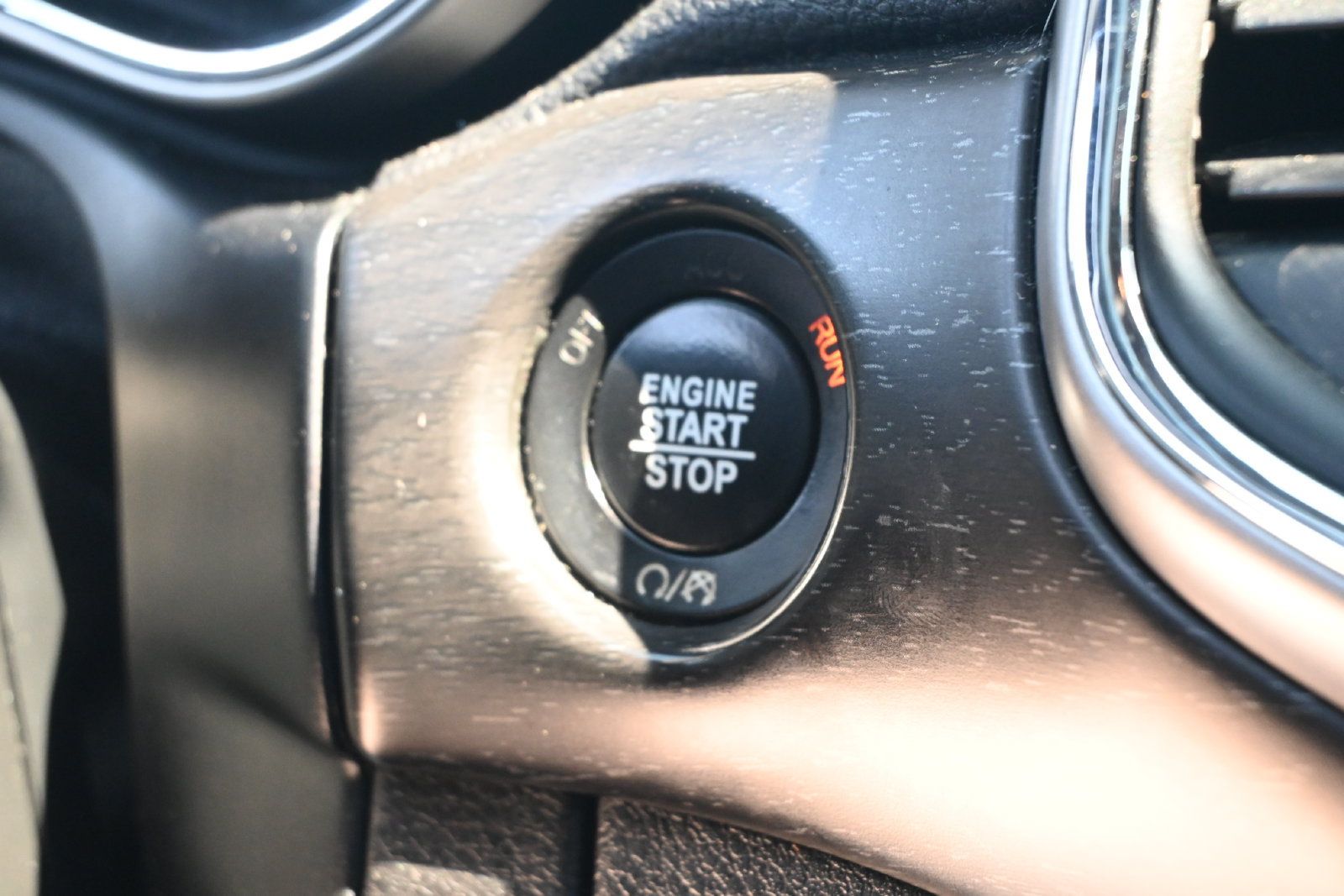 Used 2018 Jeep Grand Cherokee Laredo AWD/4WD image 19
