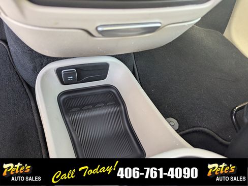 Used 2023 Chrysler Pacifica Touring-L image 28