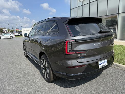New 2025 Volvo EX90 Plus image 8