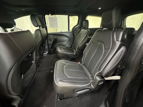 Used 2026 Chrysler Pacifica Limited w/ S Appearance Package FWD image 22