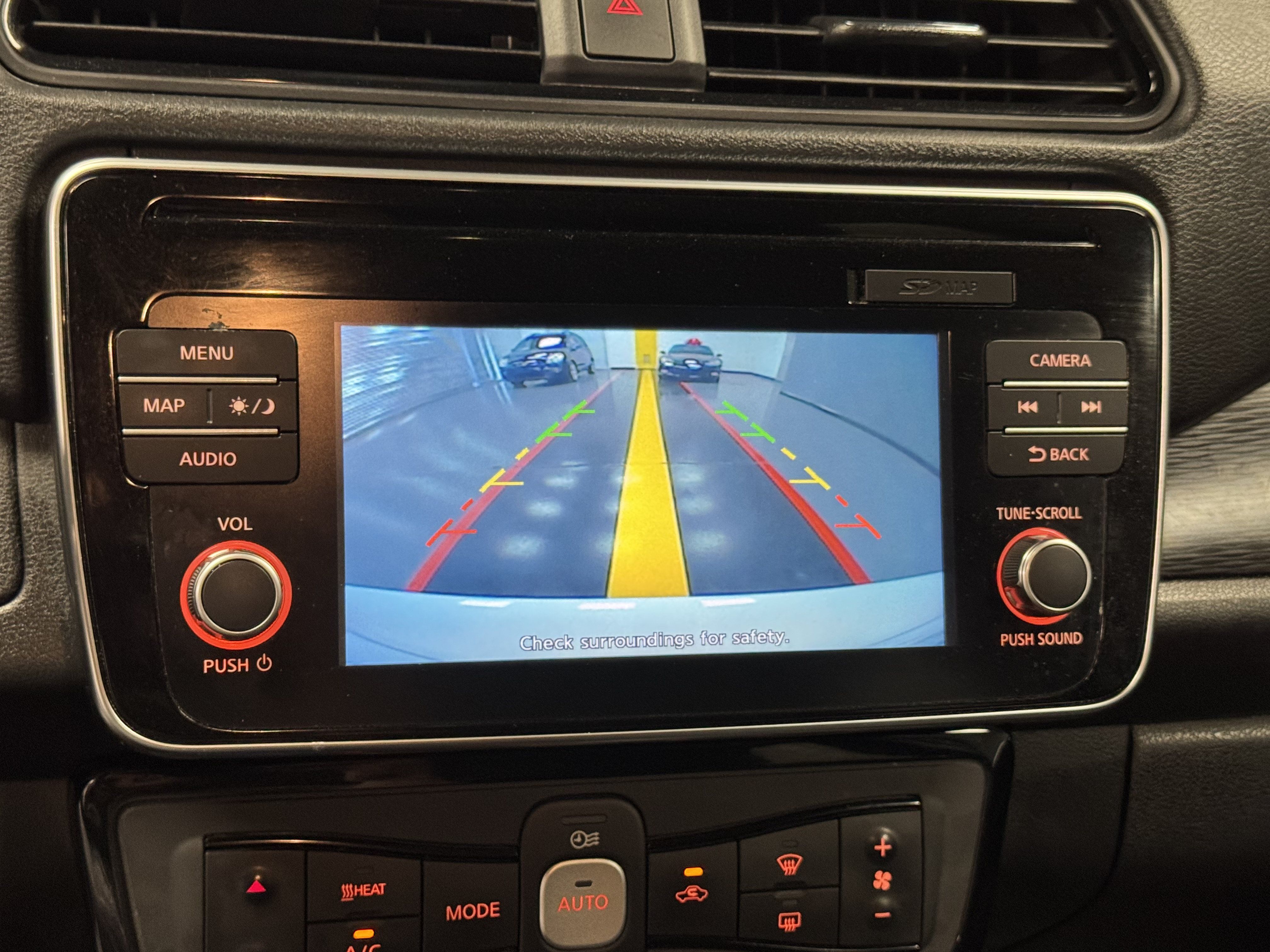Used 2018 Nissan Leaf SV w/ SV Technology Package FWD image 13
