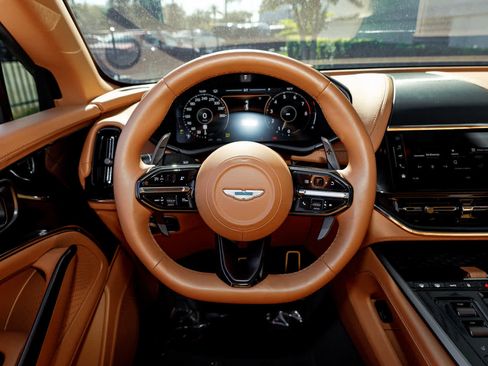 Used 2025 Aston Martin DBX 707 image 11