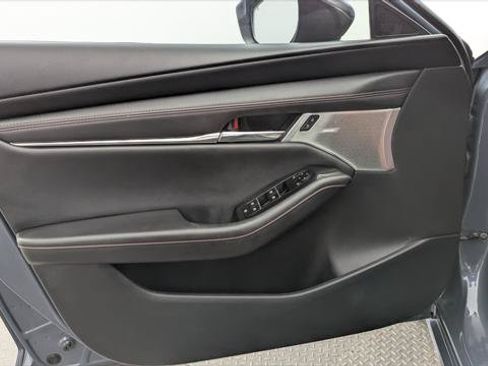 Used 2023 MAZDA MAZDA3 s FWD image 13